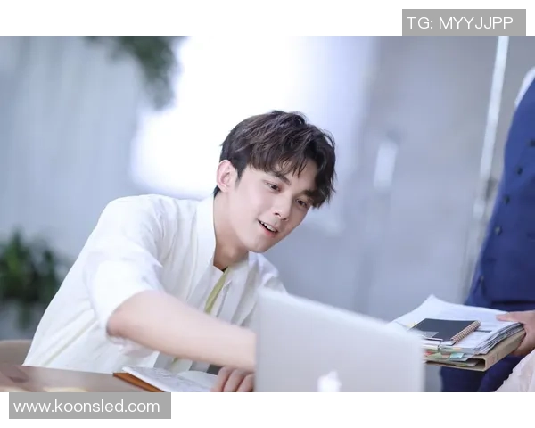 吴磊专访：从青涩少年到足球明星的成长之路回顾